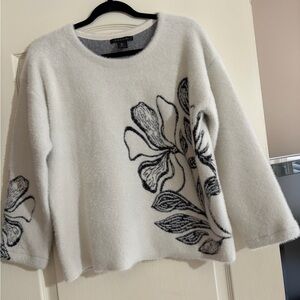 Tahari, Ladies, Off White & Black Floral Design. Large. NEW